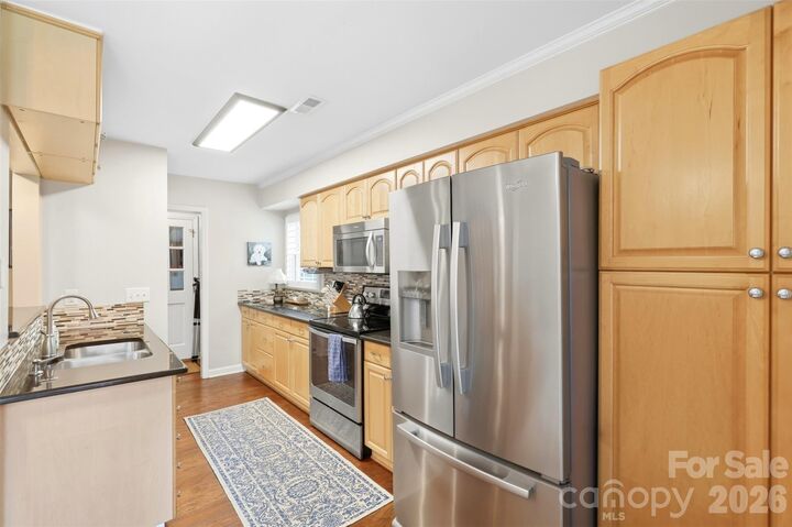 Property Photo: 4701 Dawnridge Drive NC 28226