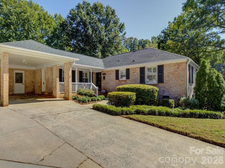 Property Photo: 5217 Londonderry Road NC 28210