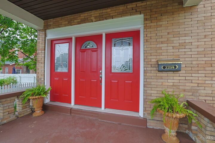 Property Photo: 2214 Monroe Avenue OH 45212