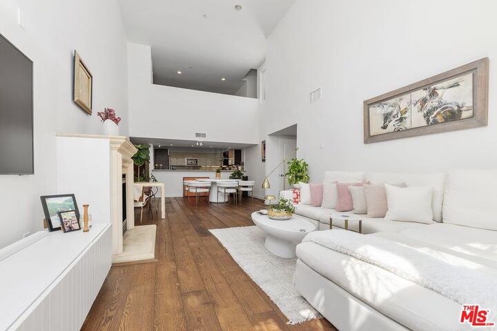 Property Photo:  1319 N Detroit St, Unit Ph1  CA 90046 