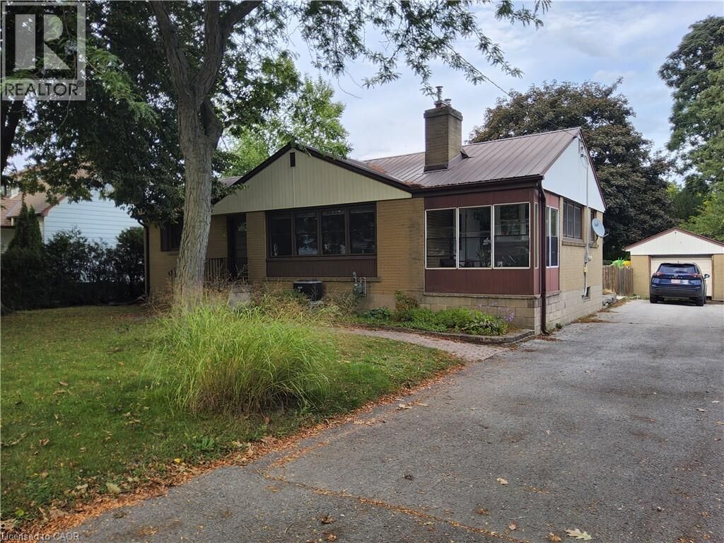 Property Photo:  33 Lee Avenue  ON N3Y 3K3 