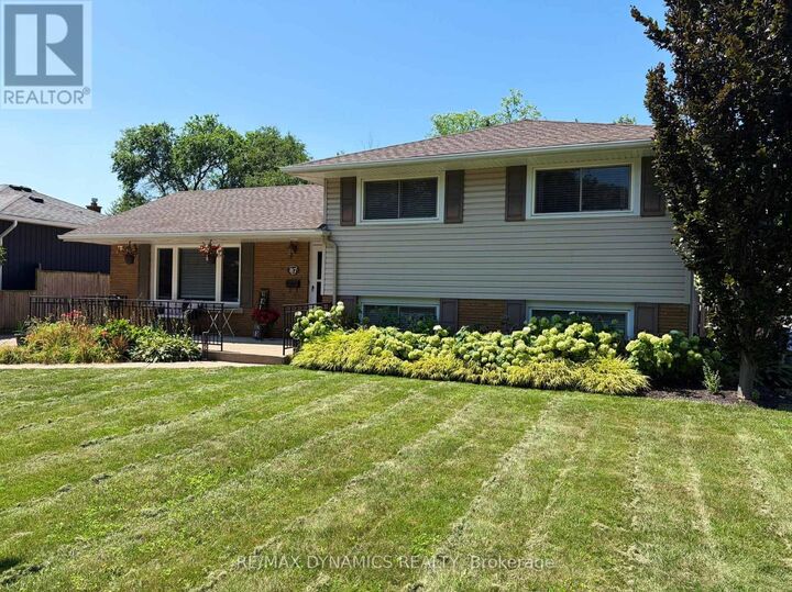 Property Photo: 87 Rochelle Drive ON L2M 6Y7