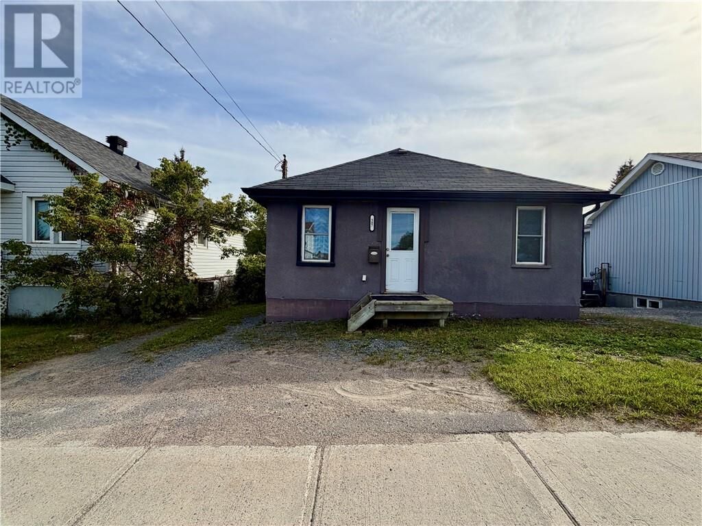 Property Photo: 587 Elm Street ON P3C 1W7