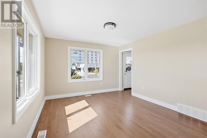 Property Photo:  56 Dennis St  ON P6A 2W9 