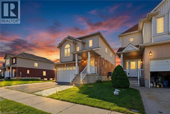 Property Photo:  287 Westmeadow Drive Upper  ON N2N 3P9 