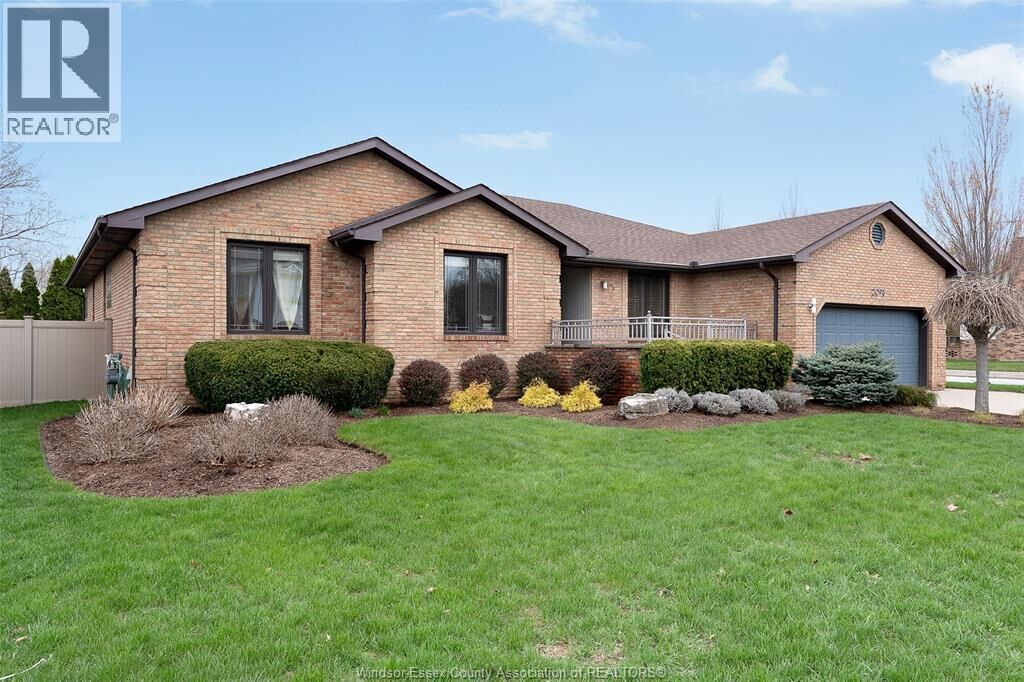 Property Photo:  2098 Edgemore Avenue  ON N9H 2K1 