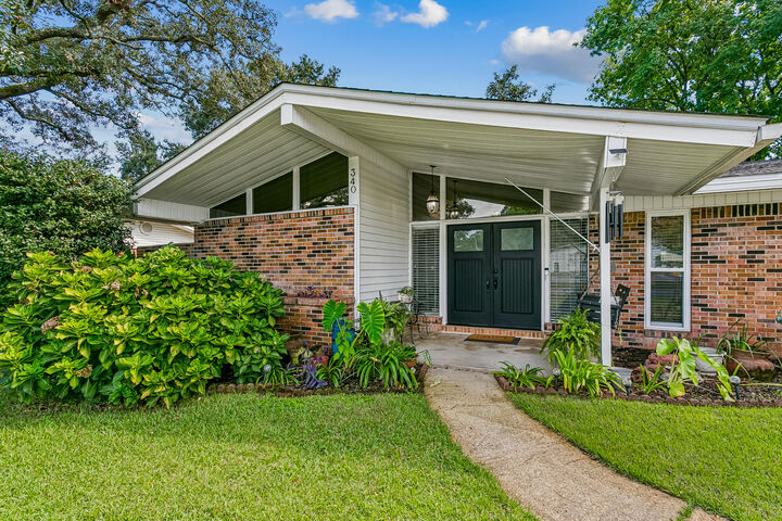 Property Photo:  340 NW Holmes Boulevard  FL 32548 