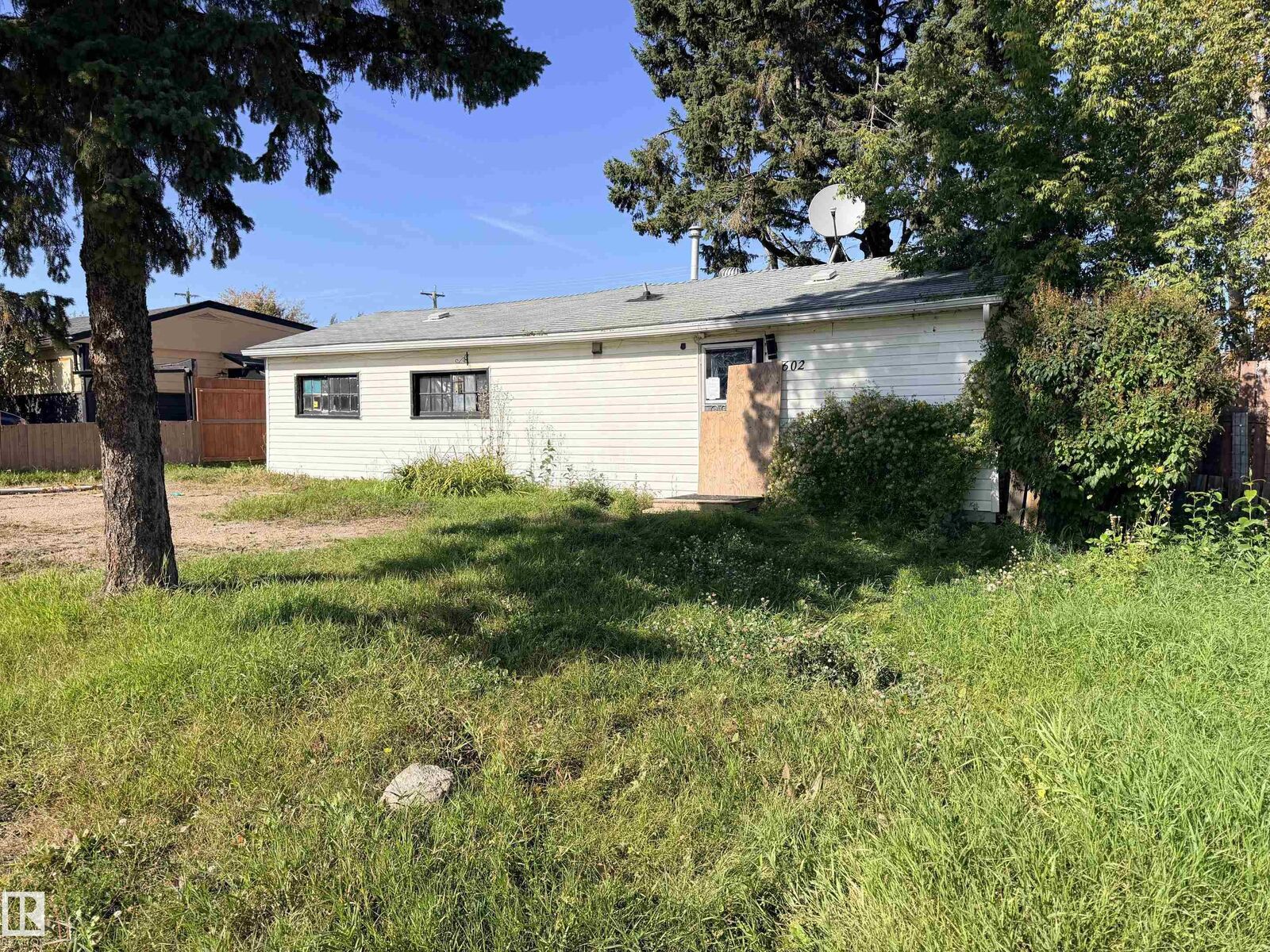 Property Photo: 602 12 Avenue AB T9M 1H5