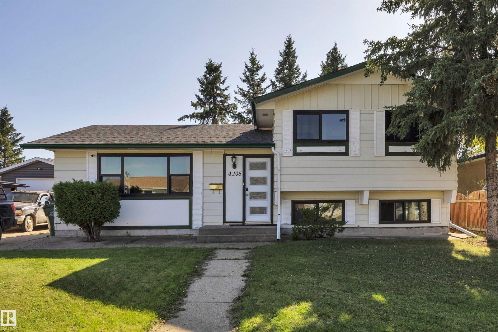 Property Photo:  4205 37 Avenue  AB T9E 6A5 