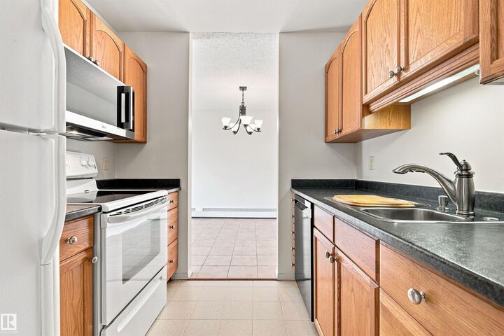 Property Photo:  10511 19 Av NW  AB T6J 5S8 