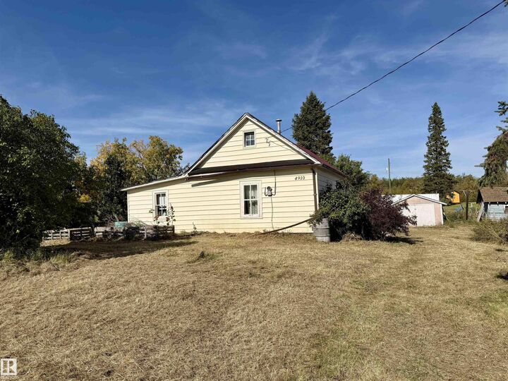 Property Photo:  4910 50 Avenue  AB T0A 3E0 
