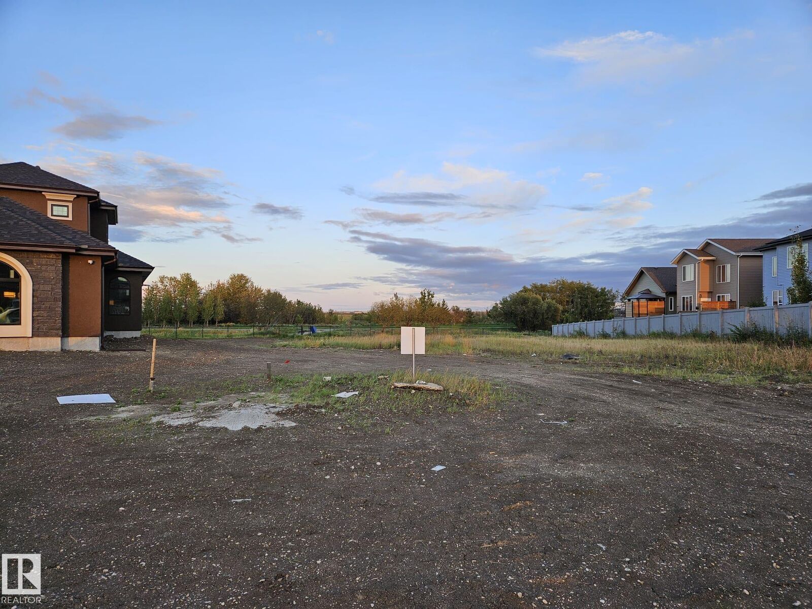 Property Photo:  82 Greenfield Bend  AB T8L 0K3 