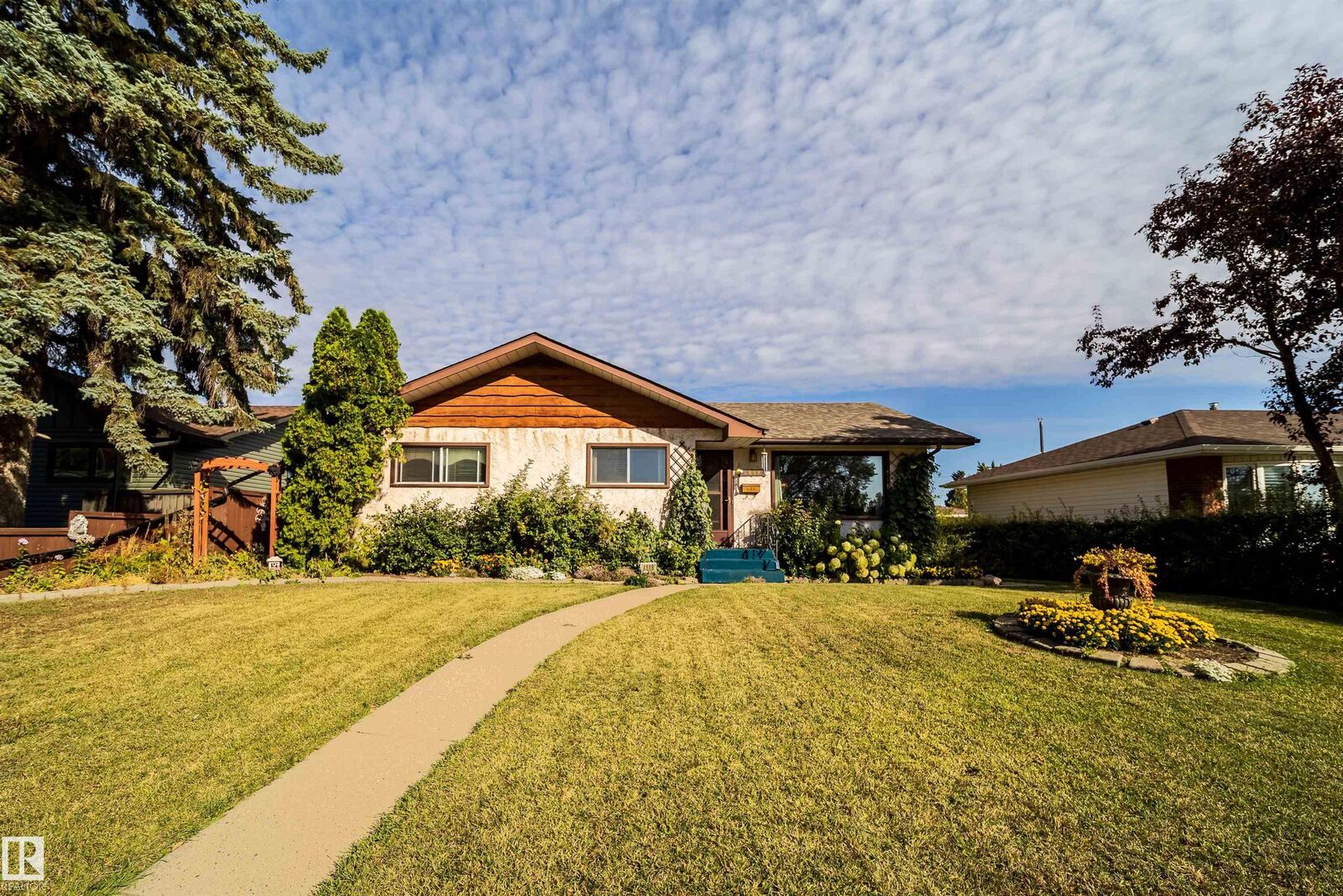 Property Photo: 4808 106 Avenue NW AB T6A 1E6