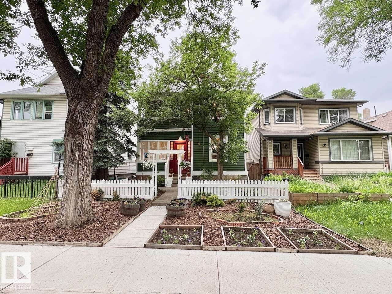 Property Photo:  9330 107 Avenue NW  AB T5H 0T5 