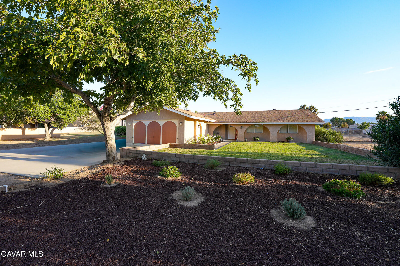 Property Photo: 1642 W Avenue L8 CA 93534