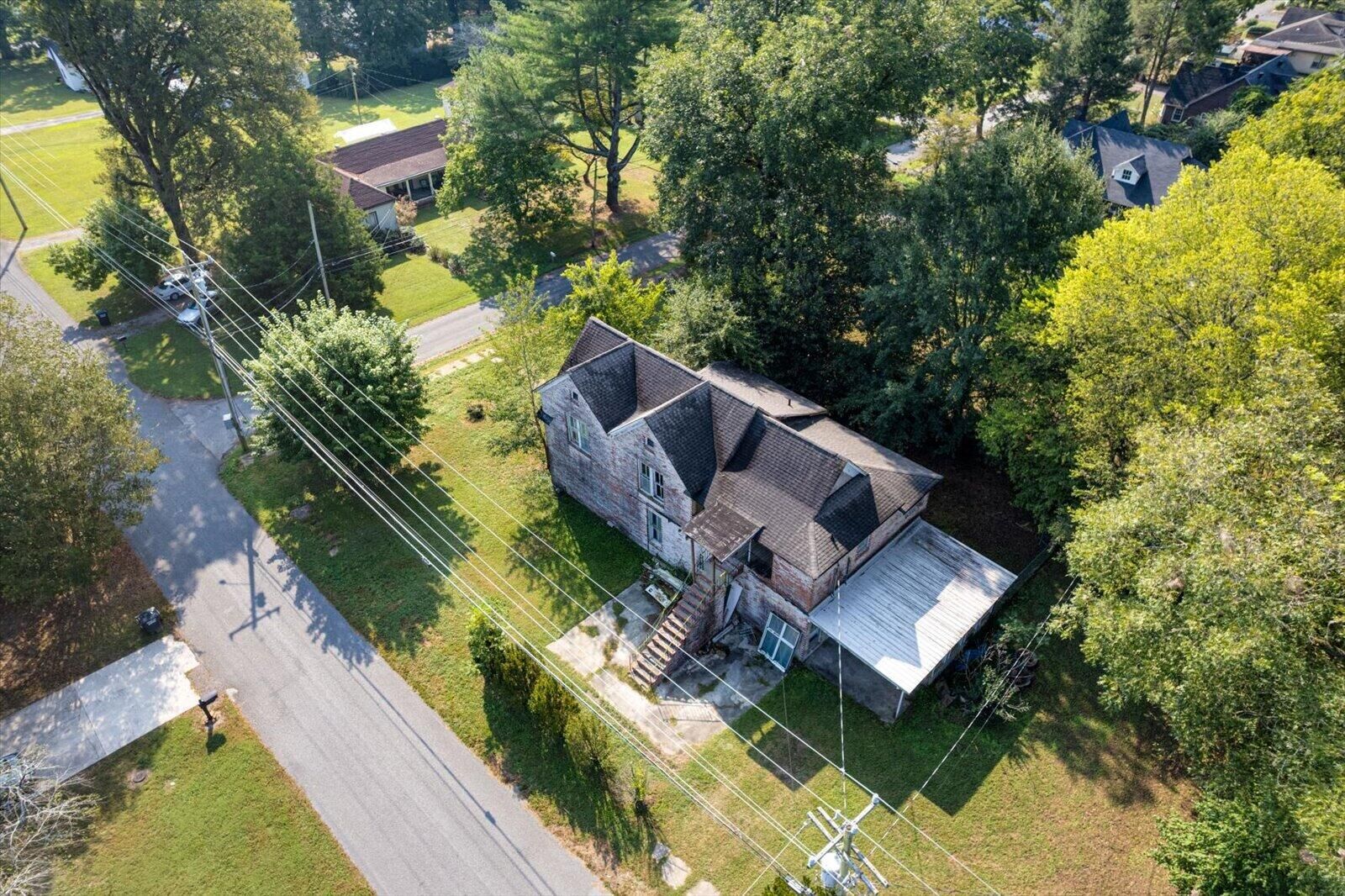 Property Photo:  303 W 7th Street W  TN 37347 