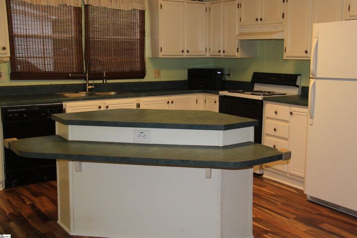 Property Photo: 1637 Anderson Ridge Road SC 29681-4309