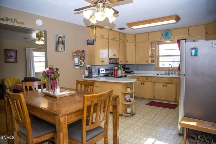 Property Photo:  228 S Main Avenue S  ND 58601 