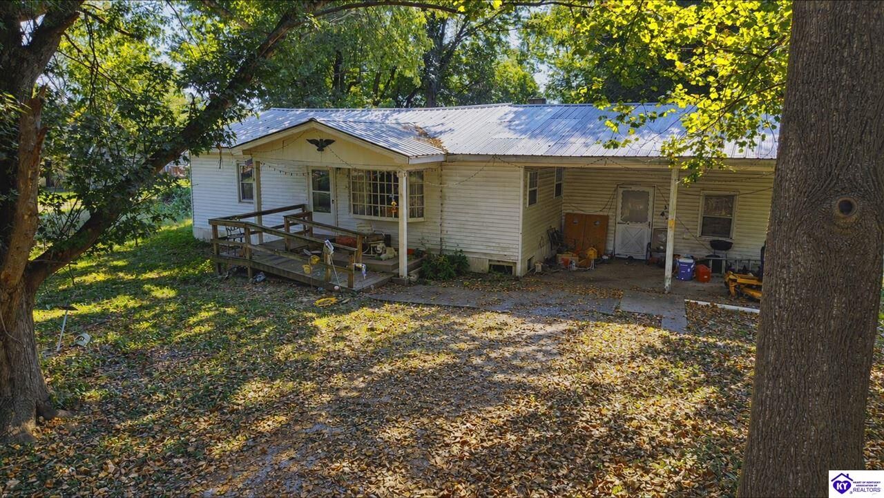 Property Photo: 195 Oaks Lane KY 40142