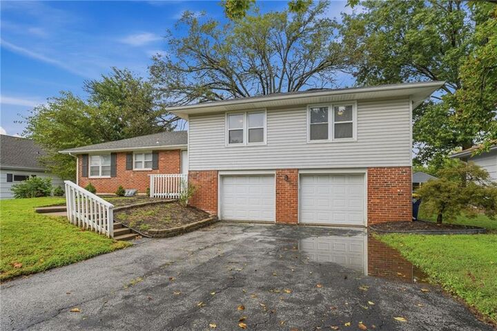 Property Photo: 3238 N Chippewa Drive MO 64116