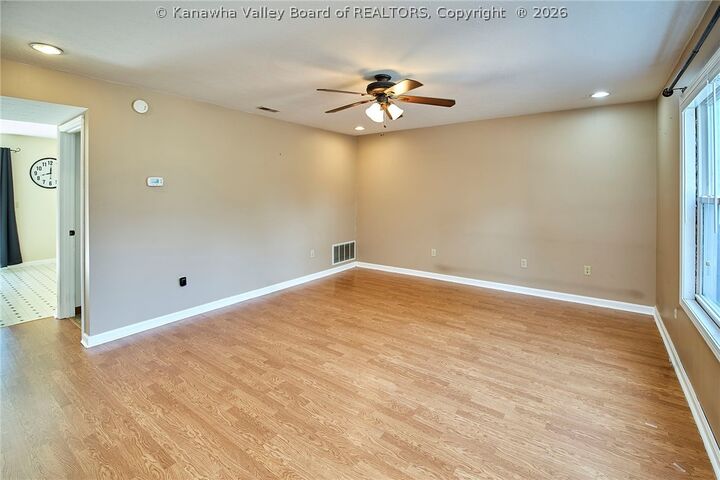Property Photo: 812 Lakeview Drive WV 25313