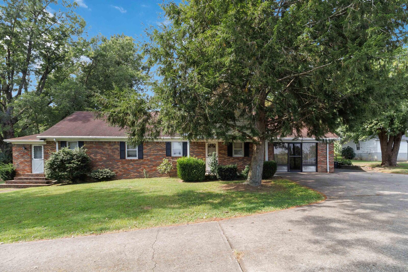 Property Photo:  2060 U.s. 150  KY 40484 