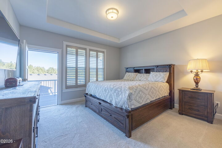 Property Photo: 5294 NE Voyage Avenue OR 97367