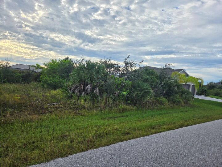 Property Photo:  9303 Rosebud Circle  FL 33981 