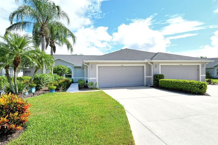 Property Photo:  4951 Chase Oaks Drive  FL 34241 