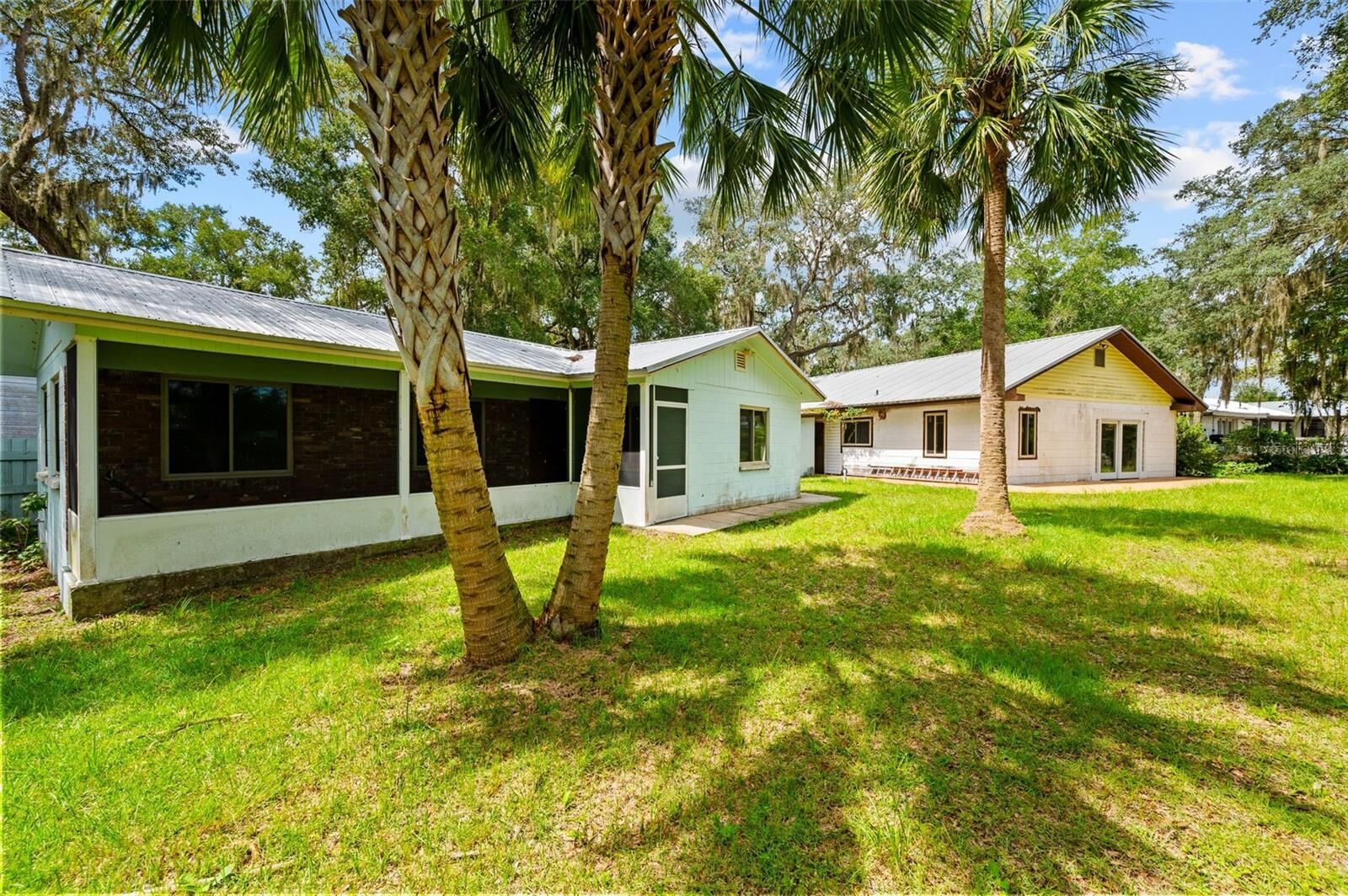 Property Photo: 27753 SE Highway 19 FL 32680
