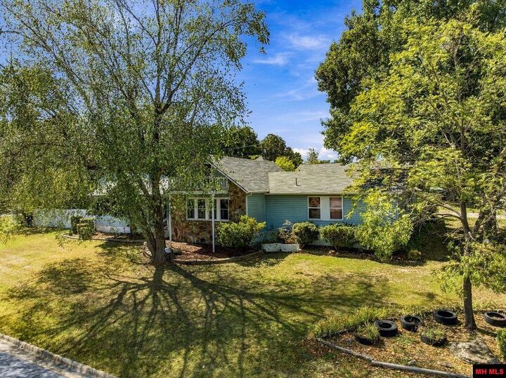 Property Photo:  408 N Cardinal Drive  AR 72653 