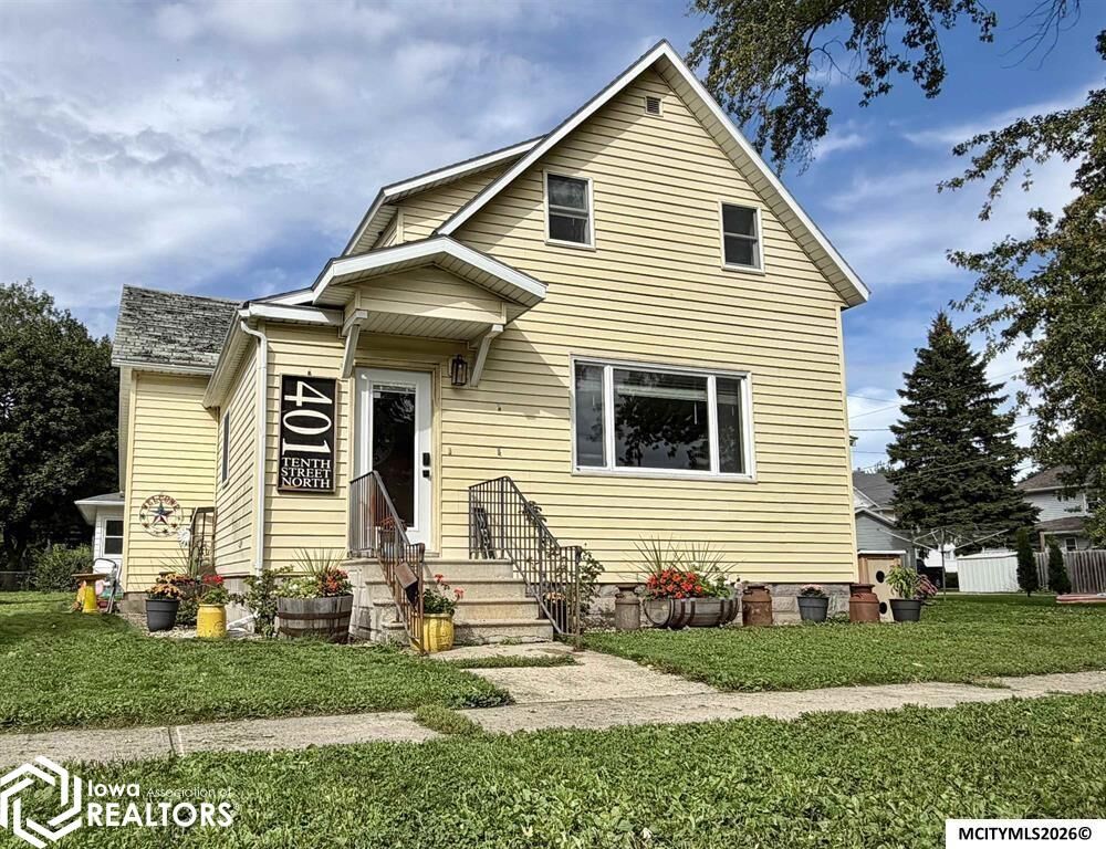 Property Photo:  401 10th Street N  IA 50459 
