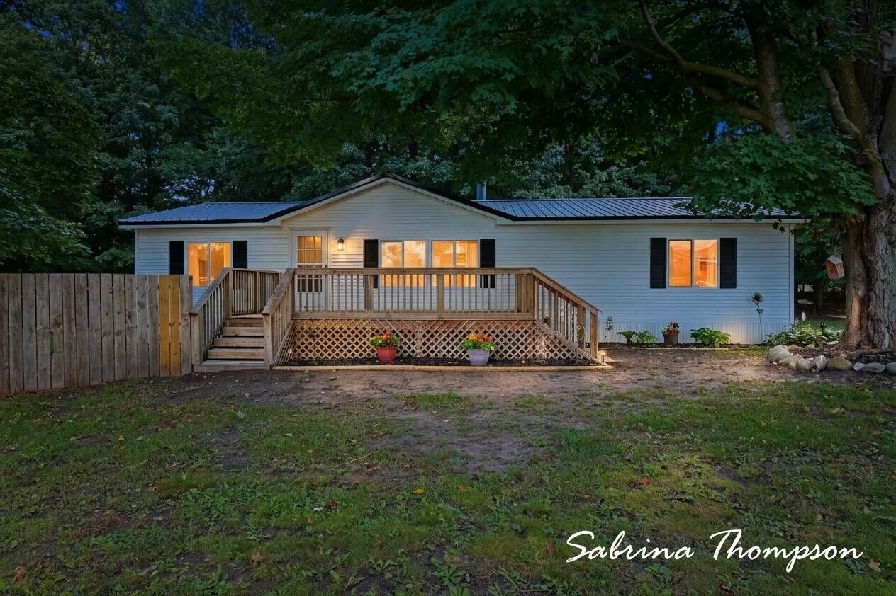 Property Photo: 3626 N Comstock Avenue MI 49421-9195