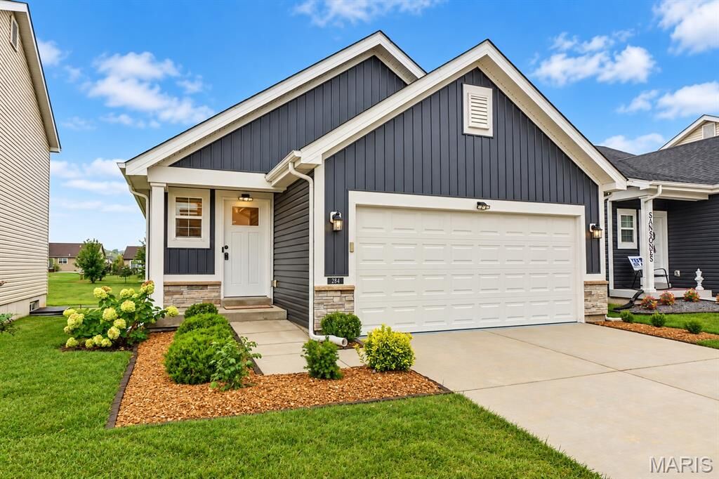 Property Photo:  284 Crestfield Court  MO 63301 