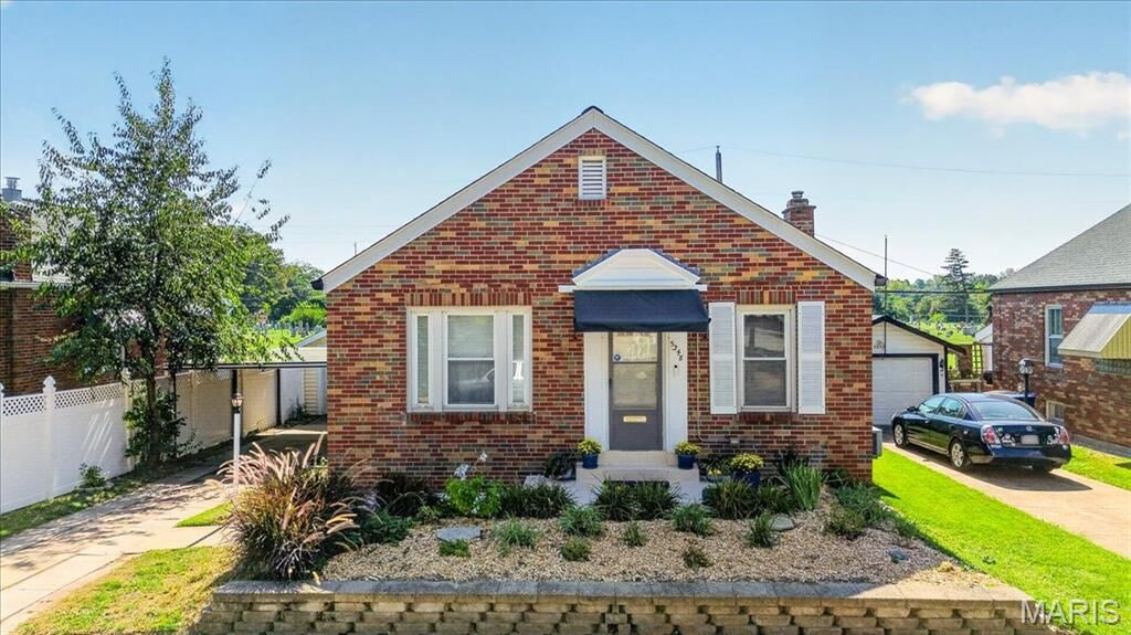 Property Photo: 5348 Sunshine Drive MO 63109