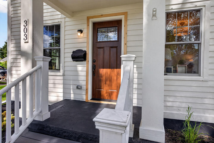 Property Photo: 303 E Middle Street MI 48118