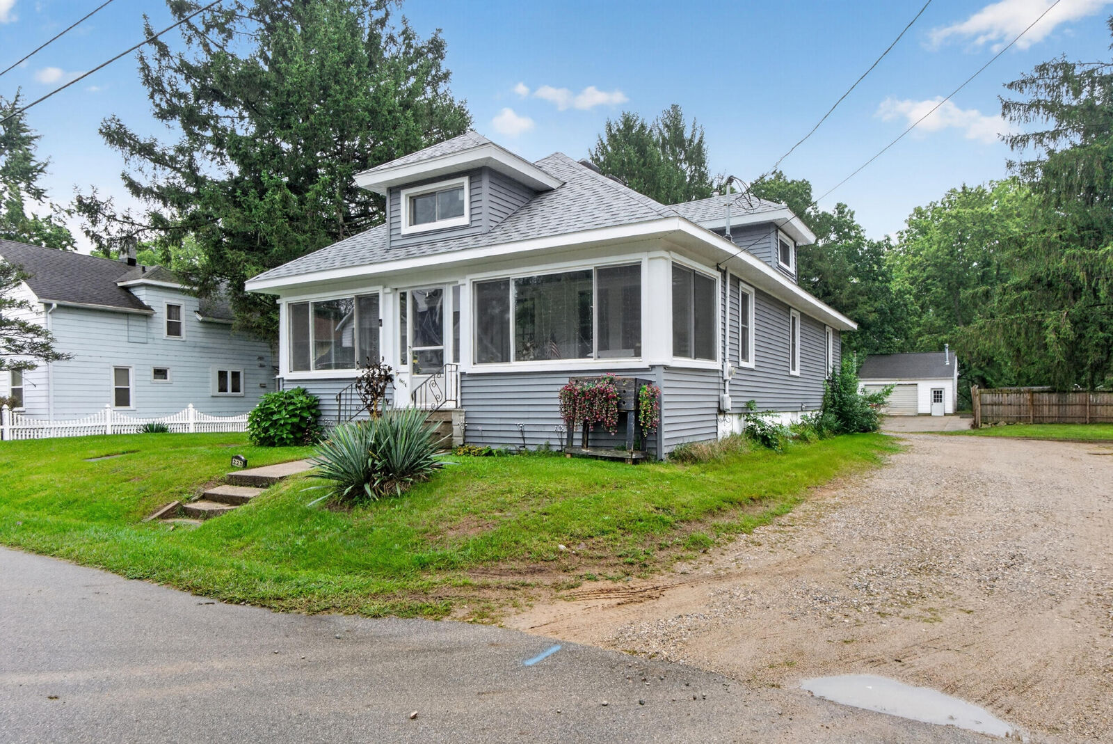 Property Photo:  223 Pierce Avenue  MI 49203 