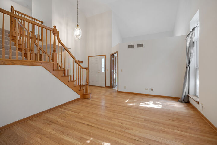 Property Photo:  2519 Crestview Drive  IL 60502 