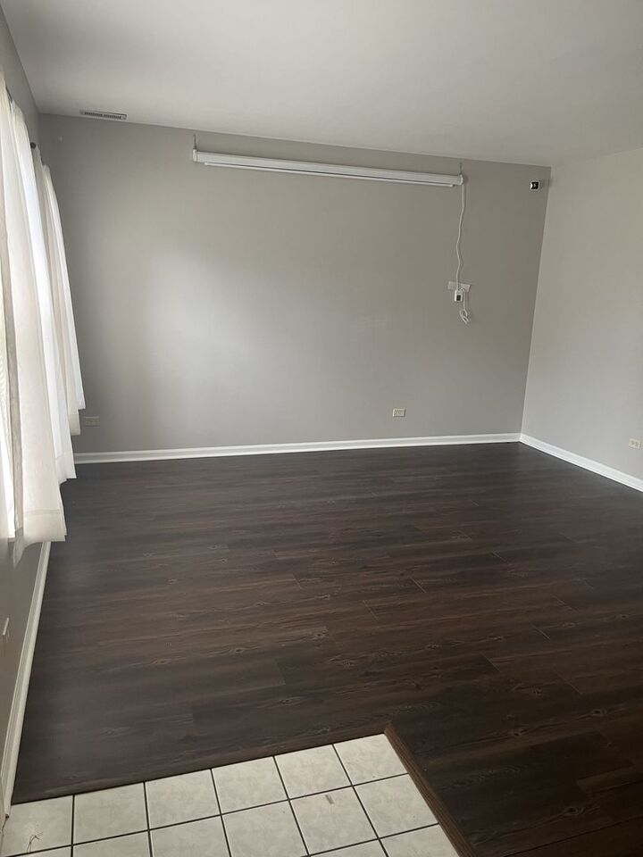Property Photo:  1404 W Split Oak Circle  IL 60073 
