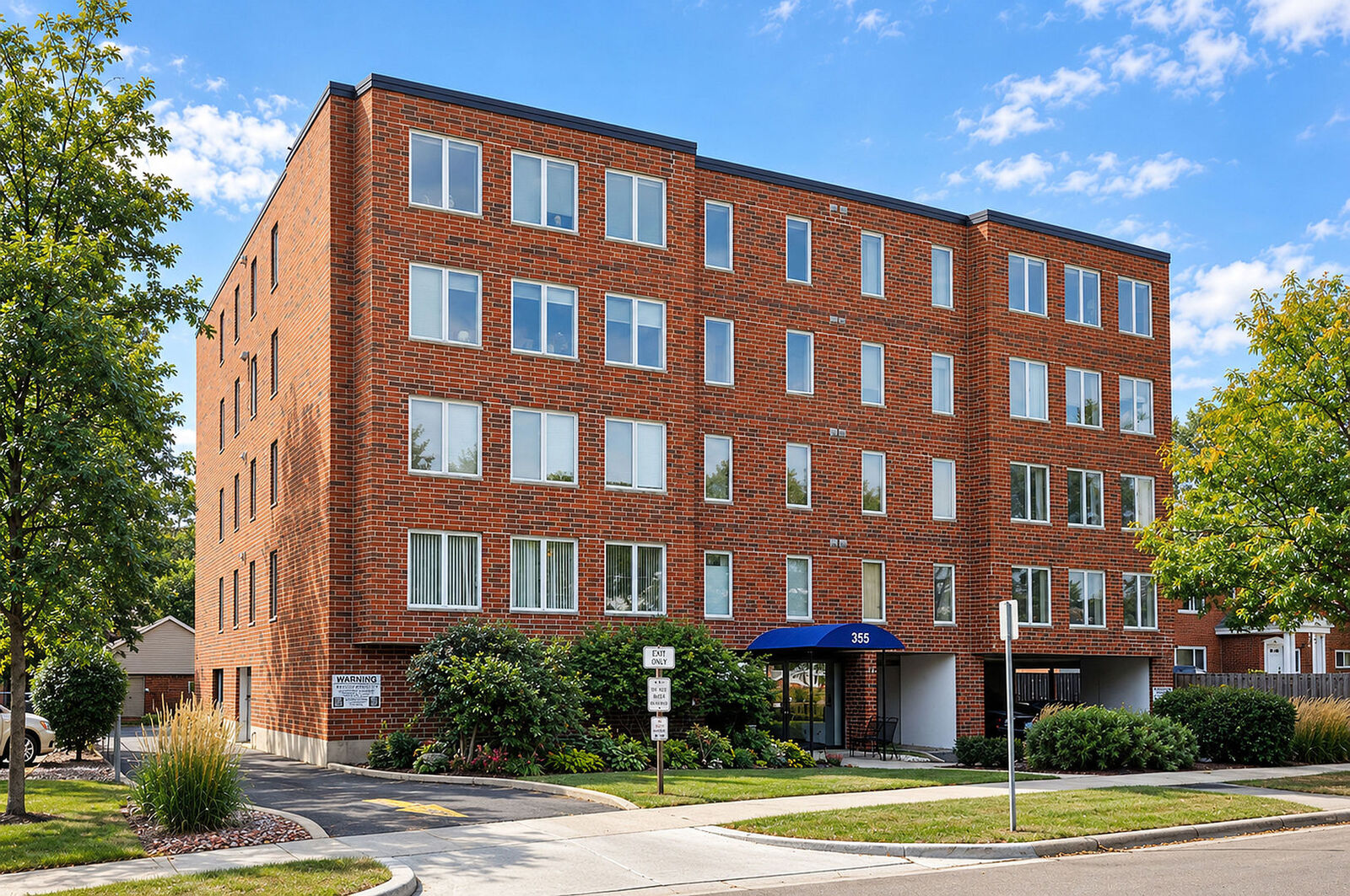 Property Photo: 355 W Miner Street 1A IL 60005