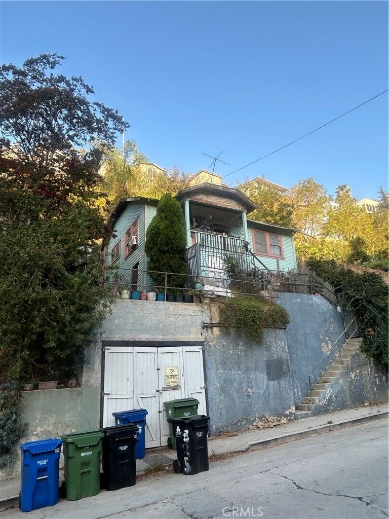 Property Photo:  325 Museum  CA 90065 