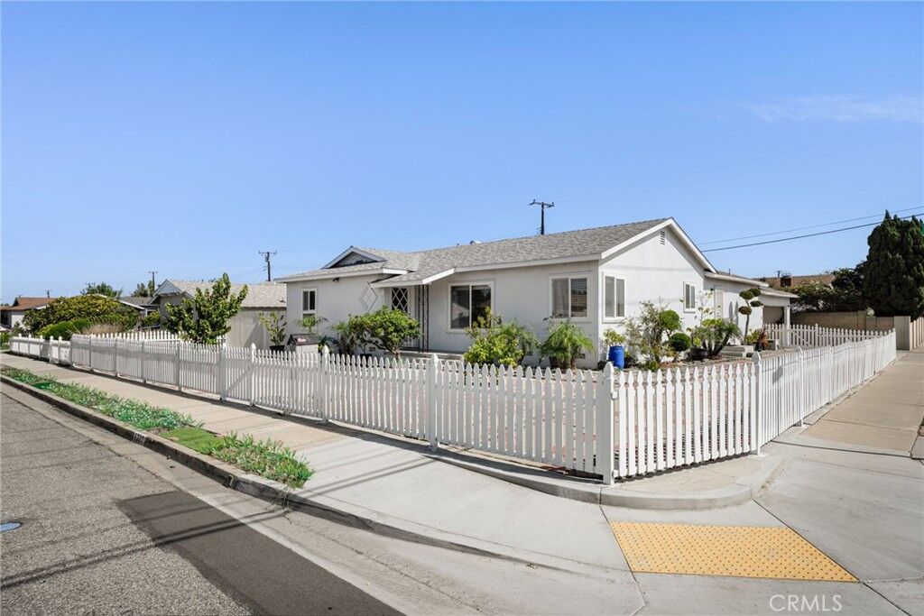 Property Photo:  6221 Choctaw  CA 92683 
