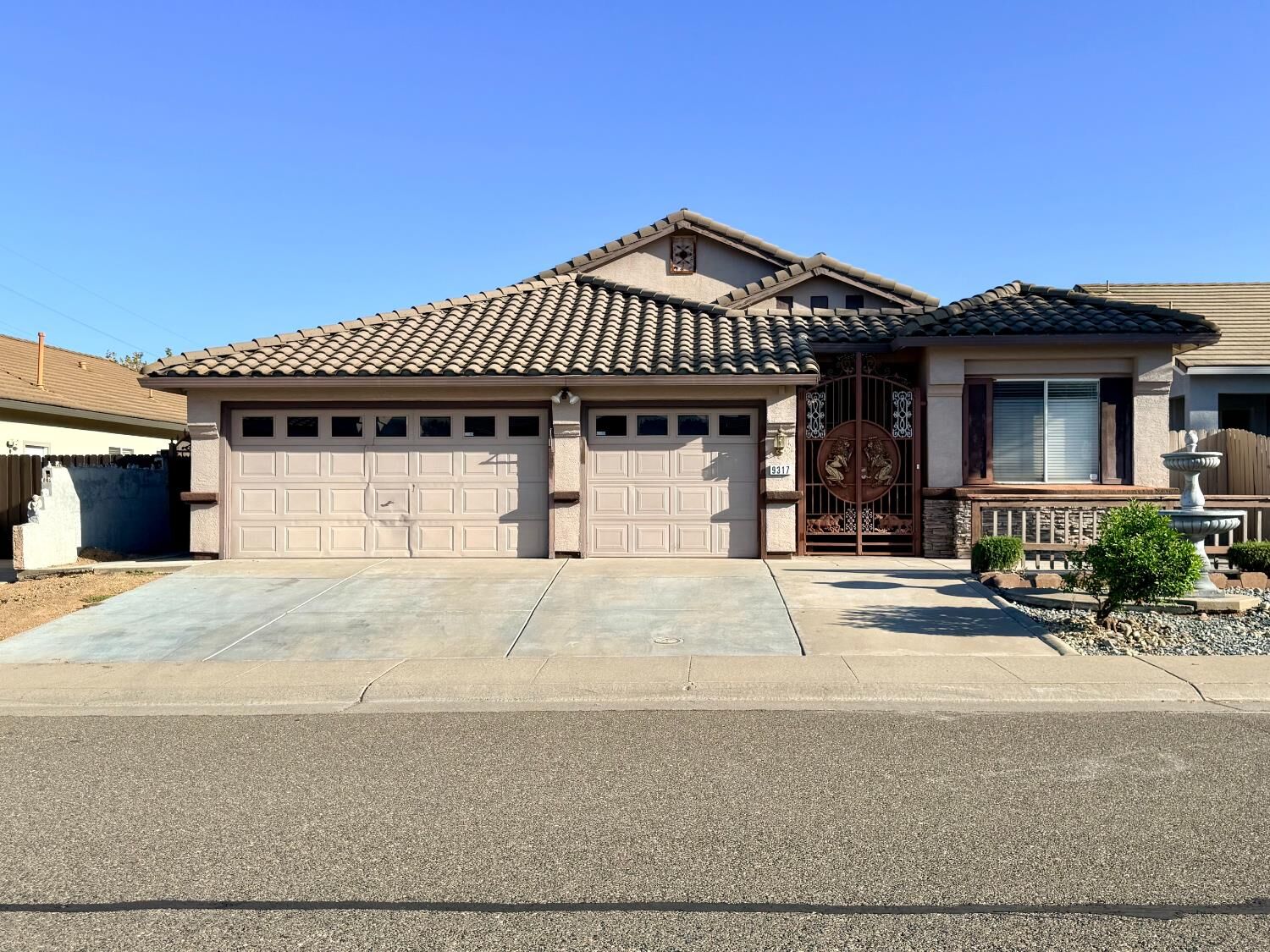 Property Photo:  9317 Heathfield Way  CA 95829 