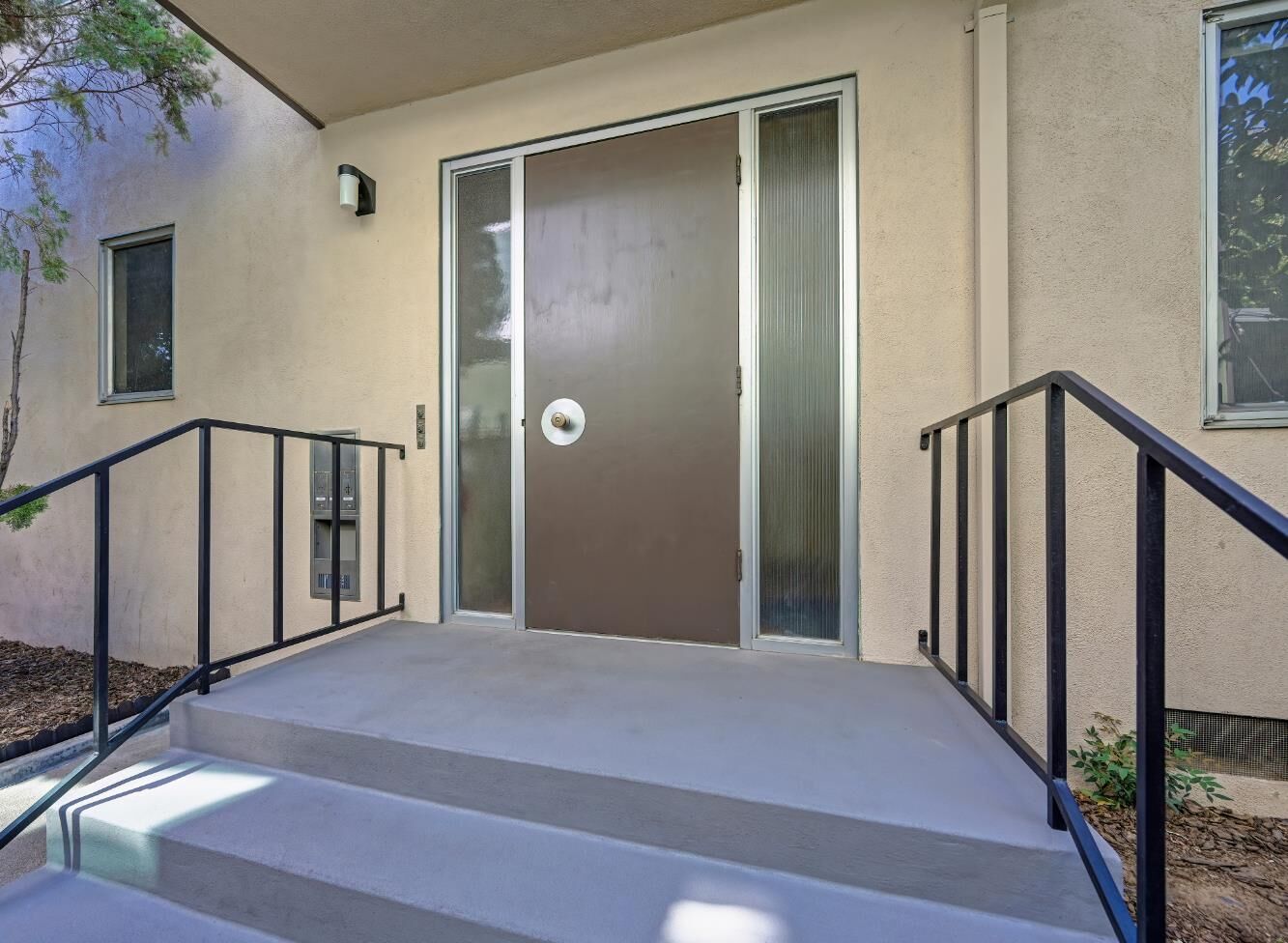 Property Photo: 2534 San Fernando Way CA 95818