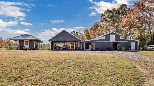 Property Photo:  2753 Jarrell Ridge Rd  TN 37043 
