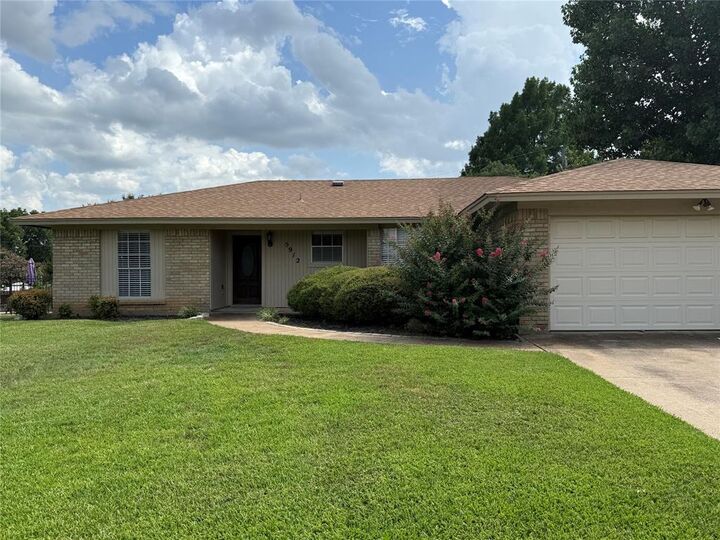 Property Photo:  5912 Pleasant Hill Drive  TX 76016 