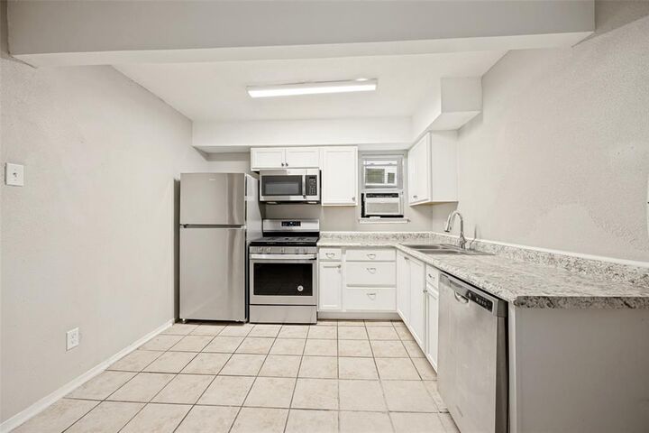 Property Photo: 1001 W Elm Street 204 TX 75020