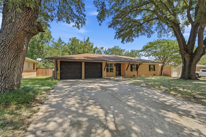 Property Photo: 1303 Lafayette Drive TX 75020