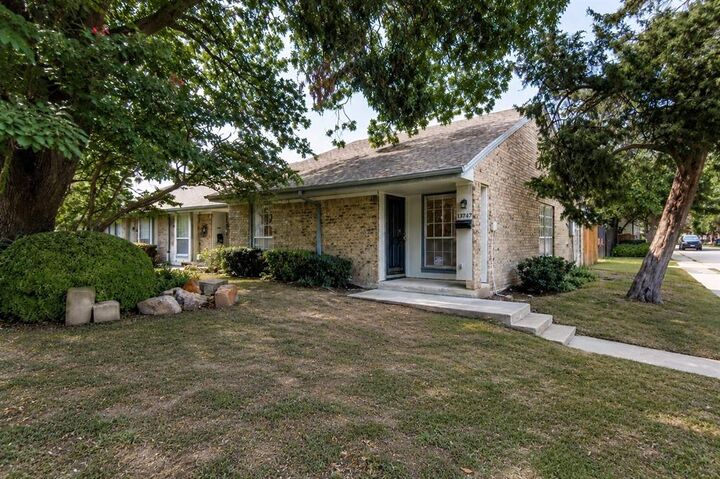 Property Photo:  13747 Flagstone Lane  TX 75240 