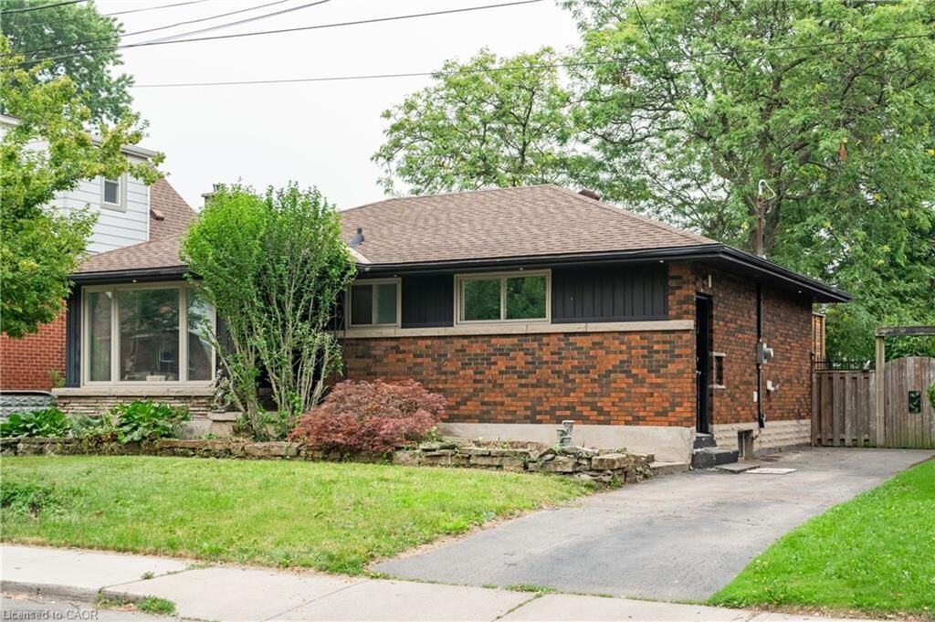 Property Photo:  83 East 15th Street  ON L9A 4E8 